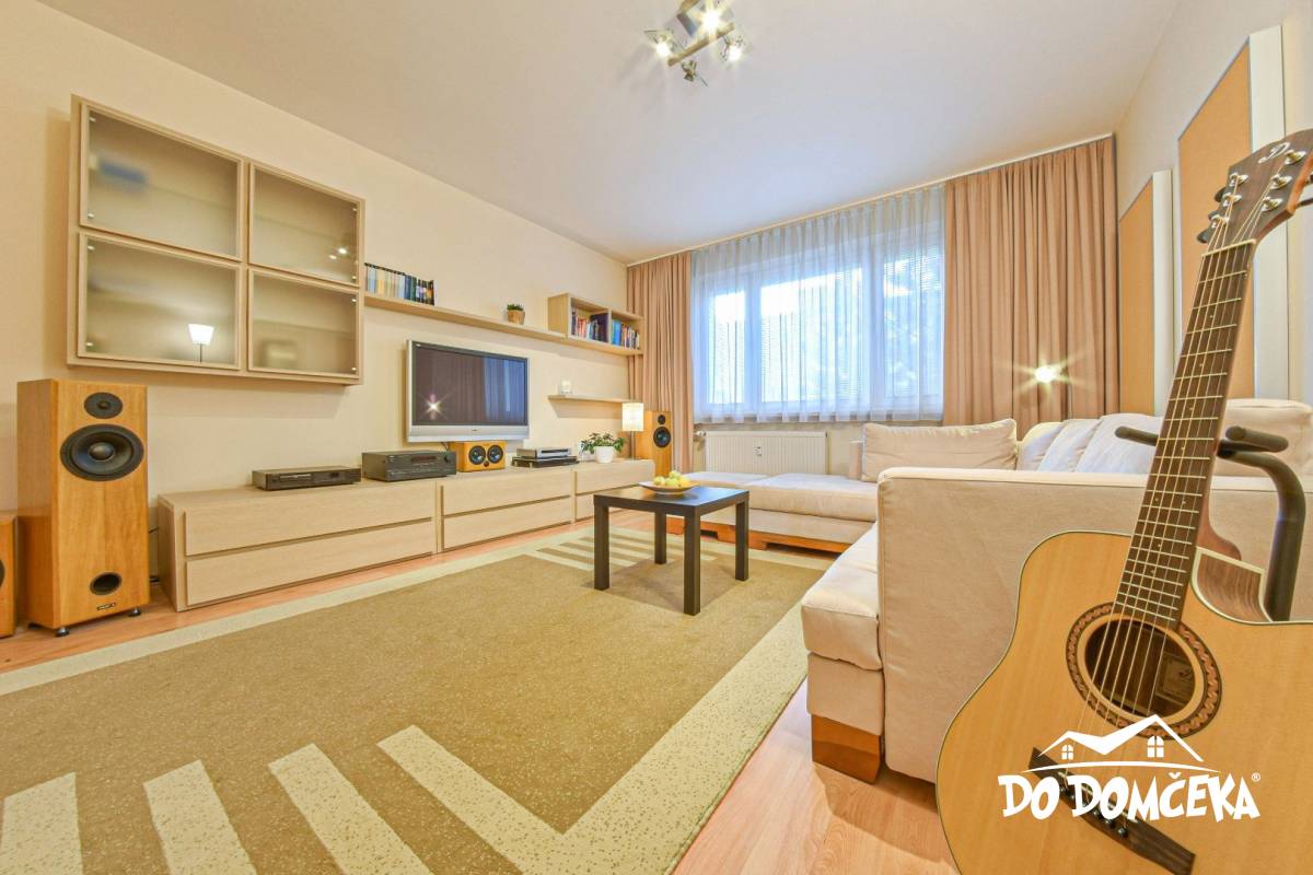 REZERVOVANÝ Priestranný 3-izbový byt s lodžiou na ulici Tatranská, Sásová, Banská Bystrica