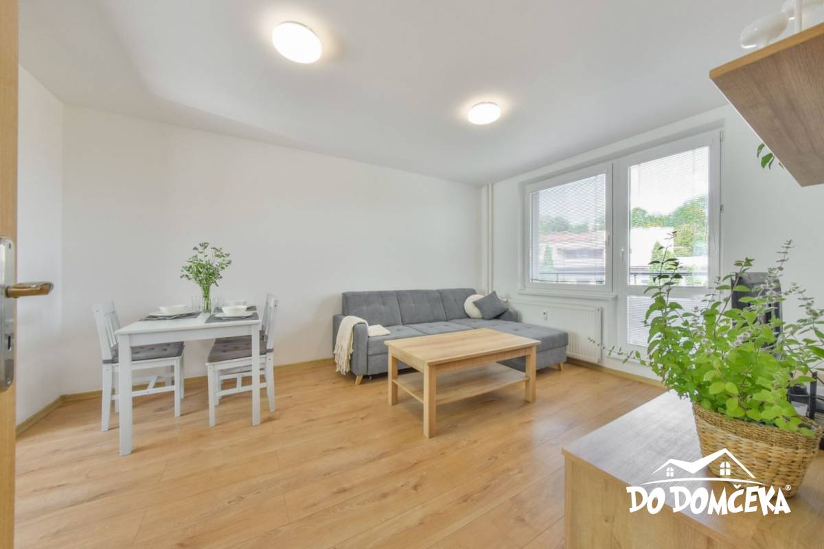 DO DOMČEKA |  Svetlý 2-izbový byt s balkónmi a parkovaním na Graniari, ulica Školská, Banská Bystrica