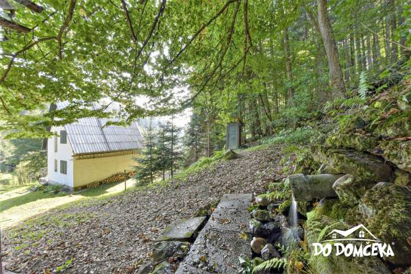 Rekreačný pozemok v príjemnej oblasti pod lesom v obci Sielnica, Zvolen